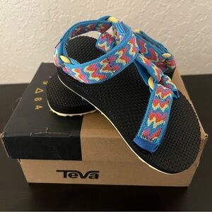 BNIB: Kids Teva Sandals size 9